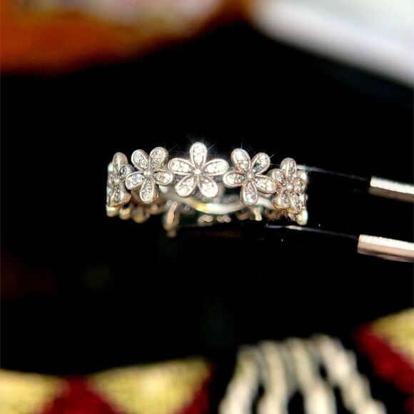 Pandora Daisy Flower Ring - Picture 3 of 8